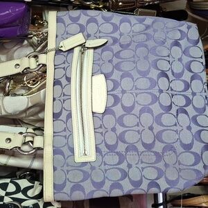 EUC COACH LAVENDER MEDIUM TOTE